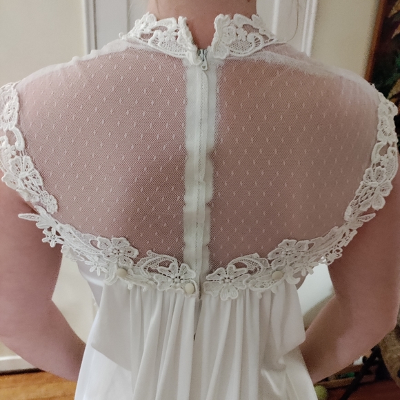 Vintage Wedding Dress - Picture 5 of 9